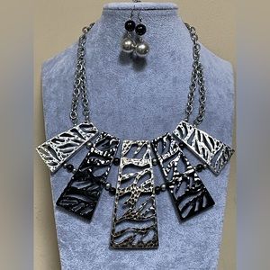 Cleopatra style two tone black silver chunky necklace earring set